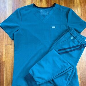 FIGS Scrub Set - Mens - Tansen pants - Leon Top - Forest Green